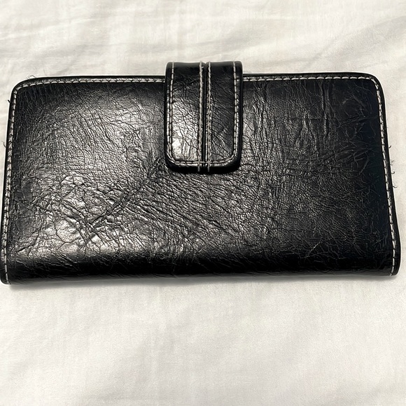 Slightly used Black 5 card holding black wallet - Picture 1 of 3